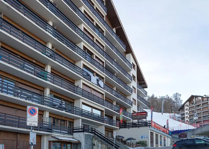 Olympic Ski-in Ski-out نينداز